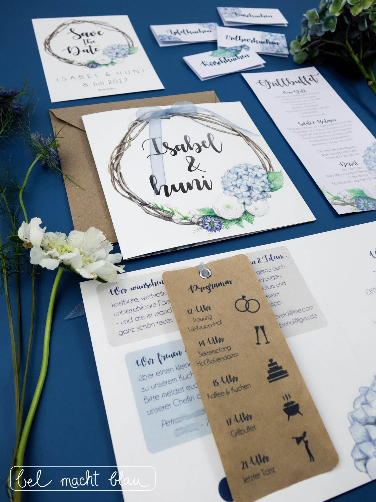 Hortensien-Hochzeitspapeterie für unsere Familienhochzeit im Sommer // Illustrationen von Isabel Dehmel // wedding invitation // blue hydrangea