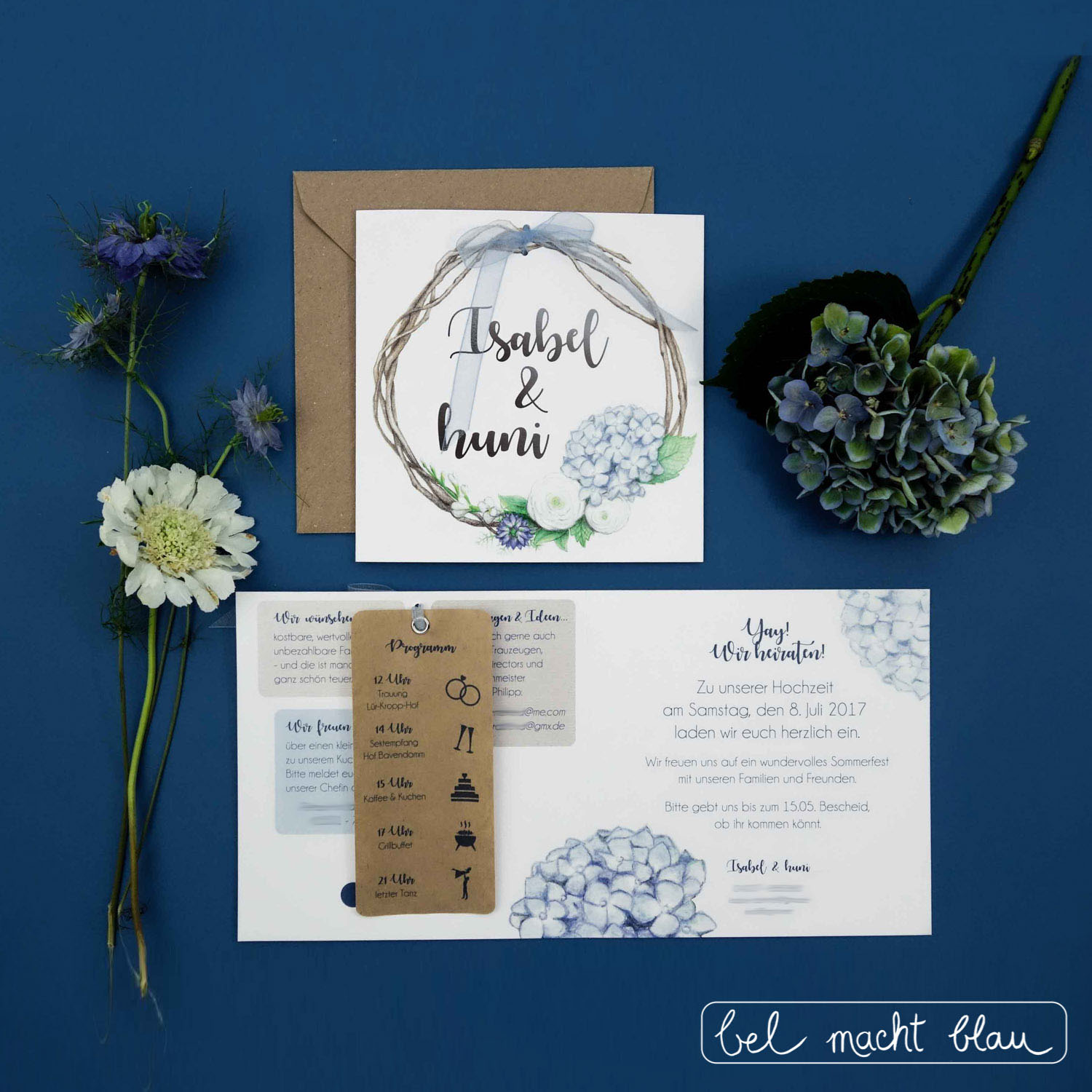 Einladungskarten zur Hochzeit // Hortensien-Hochzeitspapeterie für unsere Familienhochzeit // Illustrationen von Isabel Dehmel // wedding invitation // blue hydrangea