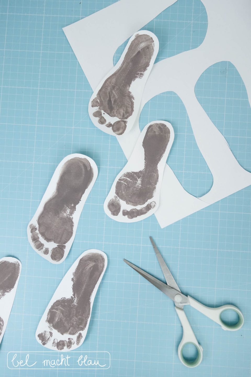DIY-Anleitung: Hasen-Fußabdrücke // Basteln mit Babys und Kindern zu Ostern