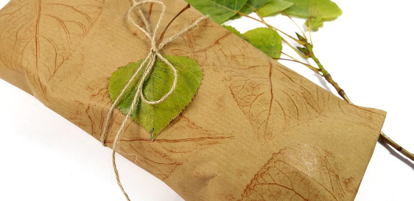 DIY - Anleitung - Blättergeschenkpapier / Herbstliches Geschenkpapier selbermachen