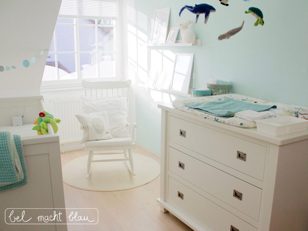 Einblick ins Babyzimmer - helle Farben und Minttöne