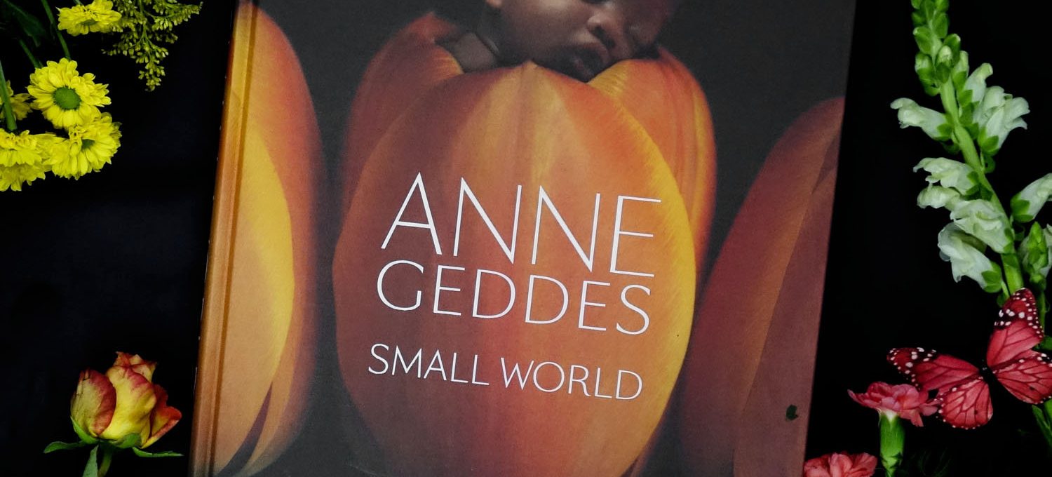 Anne Geddes - Small World // Buchtipp zum Muttertag // Babyfotografie // Flowerflatlay, Blumen
