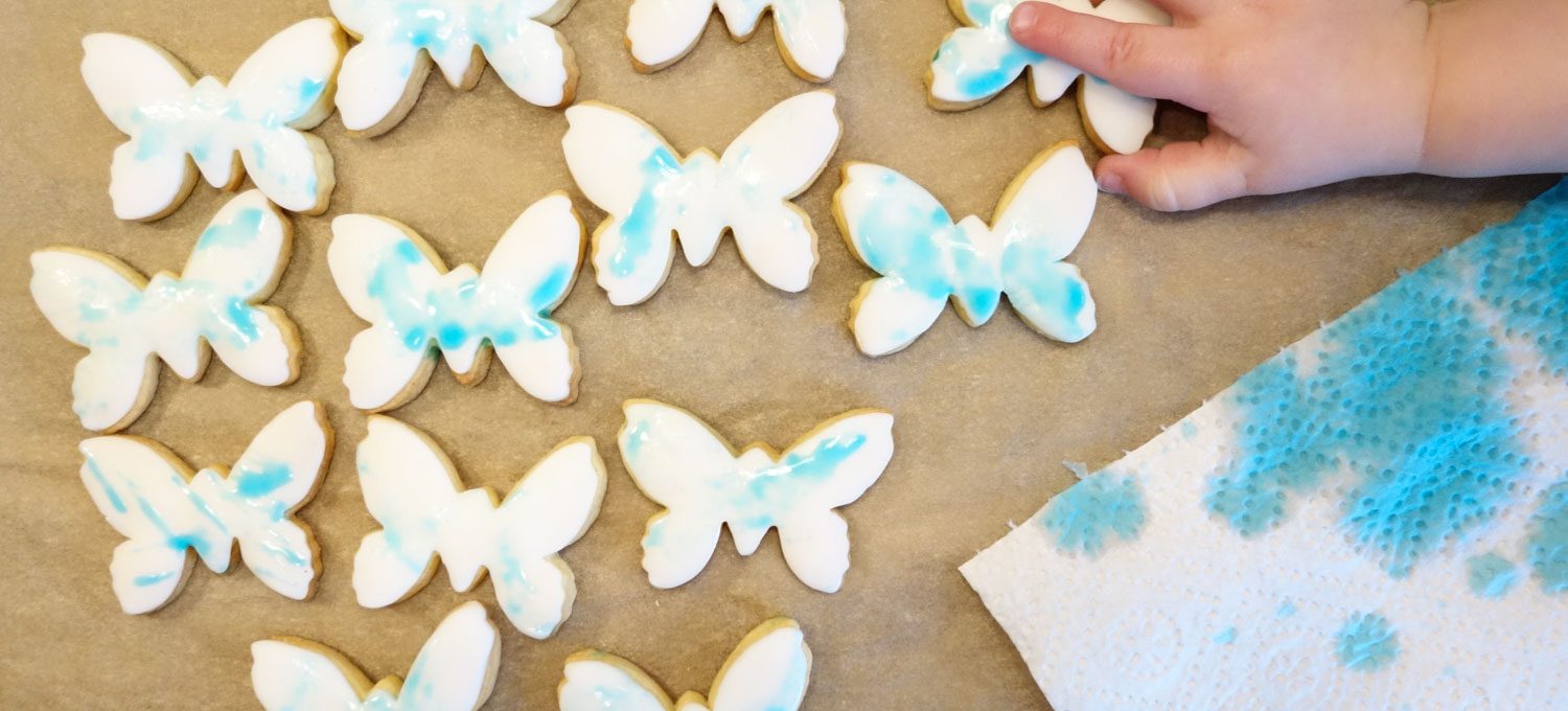 Bemalte Schmetterlingskekse / Kekse verzieren / Backen und Malen mit Kindern - DIY-Idee für Große und Kleine