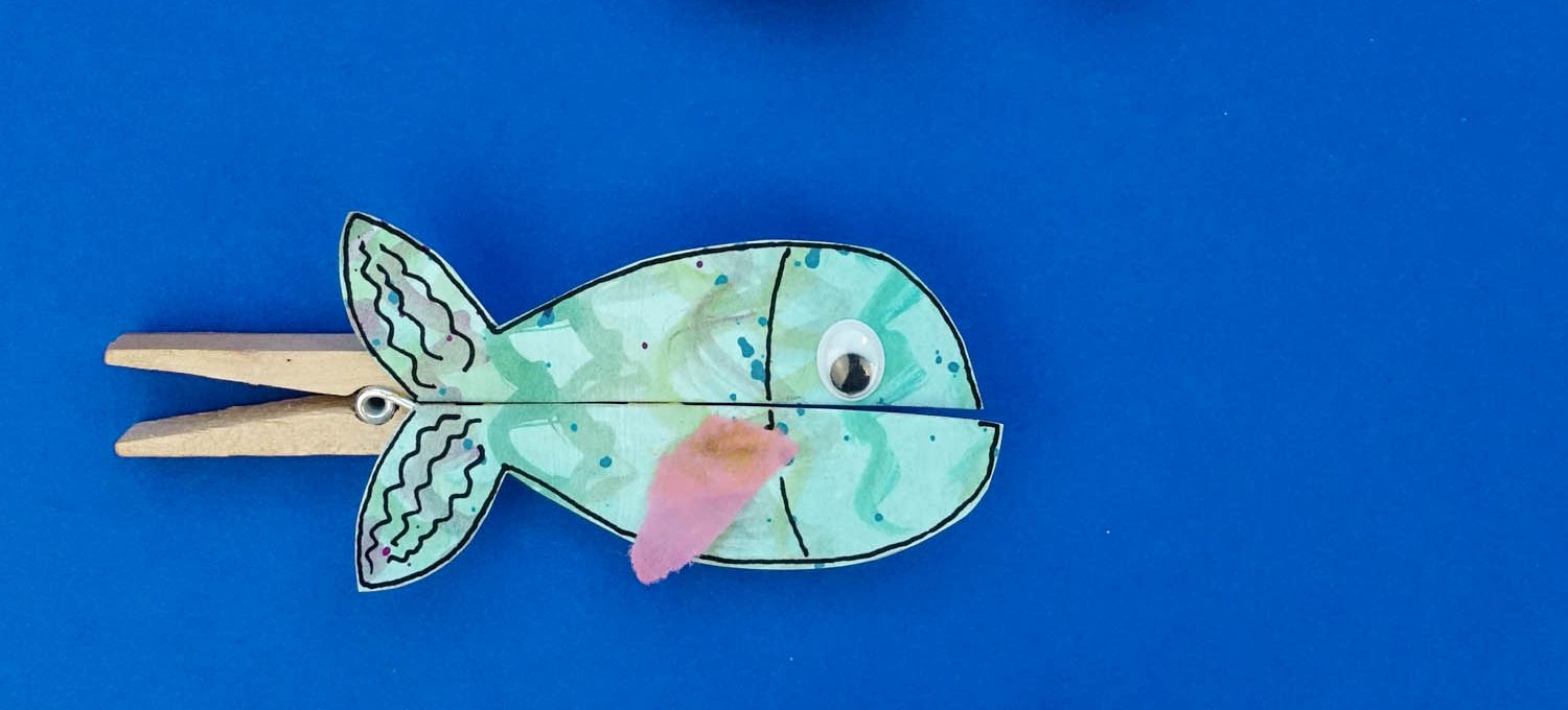 Klammerfiguren basteln: Fische passend zum Tischspruch "Viele kleine Fische"